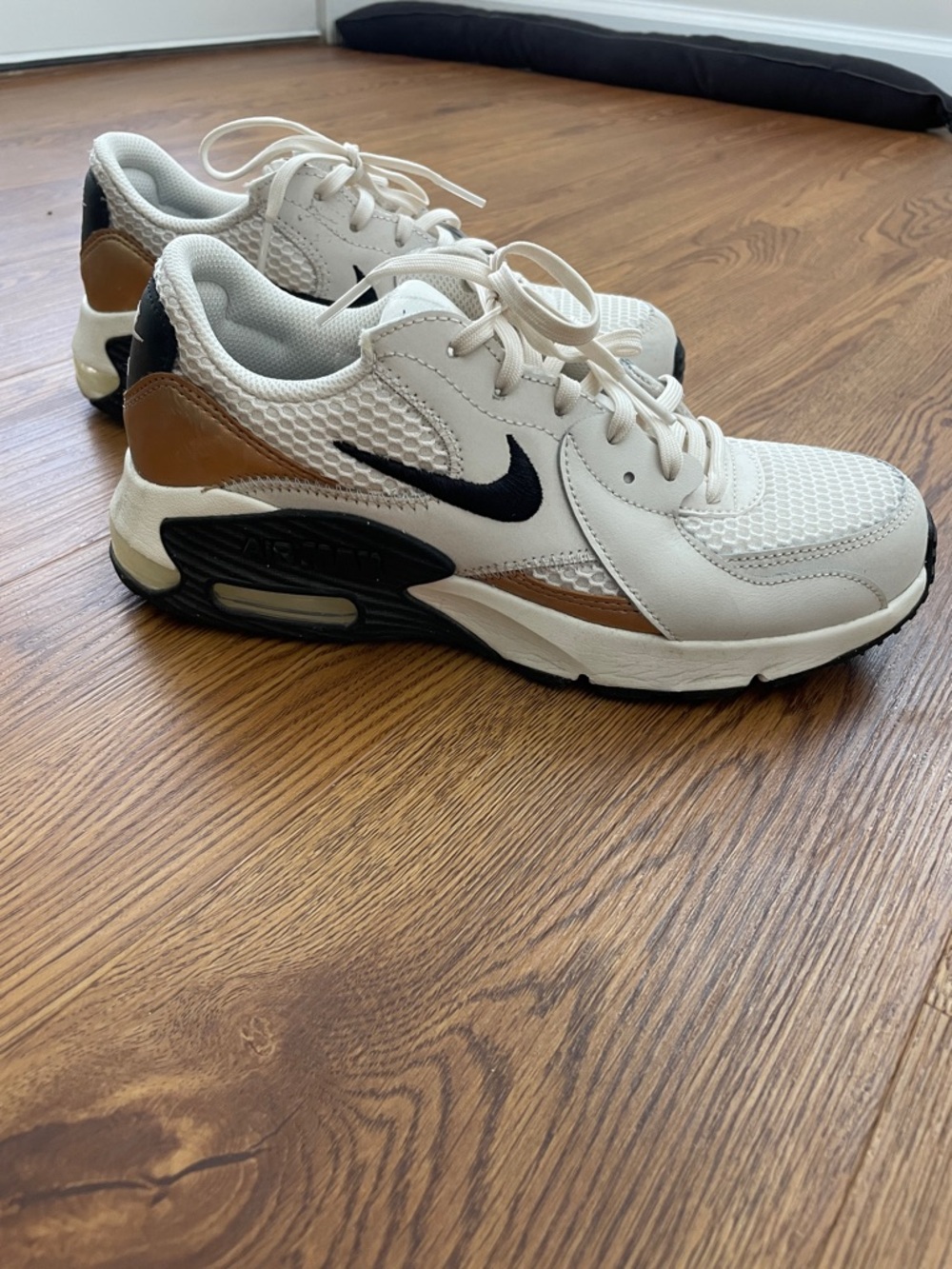 Nike women’s 7.5 like new cream, gold, black Air Max Sneakers